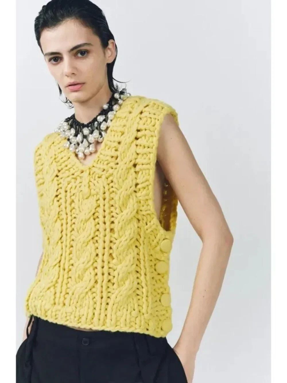 Zara Womens Sweater Vest M L Yellow Chunky Knit Vneck Pullover 0021/104 NWT